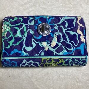 Vera Bradley Blue Bayou Quilted Cotton Turnlock Zip Around Wallet Floral‎ Purple